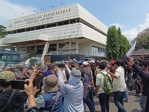 Unjuk Rasa Ratusan Petani Singkong di Lampung Ricuh