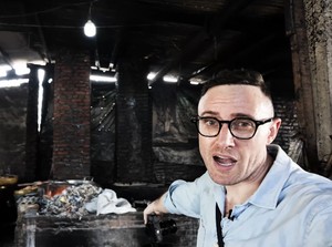 Duh! YouTuber Asing Ini Soroti Produsen Tahu Pakai Limbah Plastik