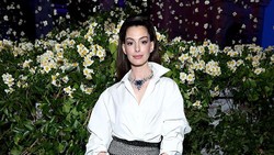 Anne Hathaway Disebut Punya Wajah Baru, Rumor Operasi Plastik Makin Kencang
