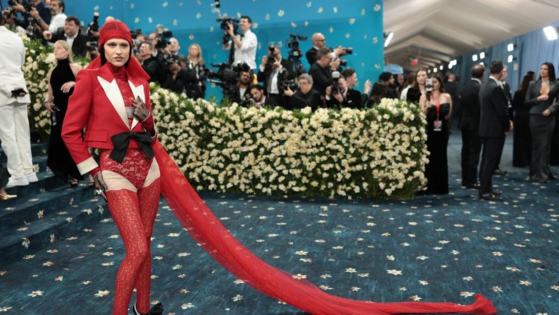 Damson Idris berpose selama Met Gala, gala penggalangan dana tahunan yang diadakan untuk kepentingan Institut Kostum Museum Seni Metropolitan dengan tema tahun ini 'Superfine: Tailoring Black Style,' di New York City, New York, AS, 5 Mei 2025. (REUTERS/Mario Anzuoni)