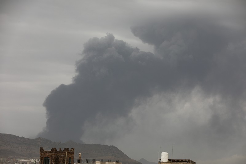 Asap mengepul setelah serangan udara Israel terhadap infrastruktur milik kelompok Houthi di Sana'a, Yaman, Selasa (6/5/2025). (REUTERS/Khaled Abdullah) Asap mengepul setelah serangan udara Israel terhadap infrastruktur milik kelompok Houthi di Sana'a, Yaman, Selasa (6/5/2025). (REUTERS/Khaled Abdullah)
