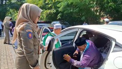 Ratusan Mobil Pelat Merah Dikerahkan Jemput Calhaj Purwakarta
