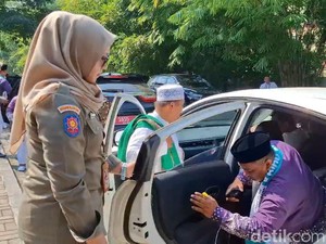 Ratusan Mobil Pelat Merah Dikerahkan Jemput Calhaj Purwakarta