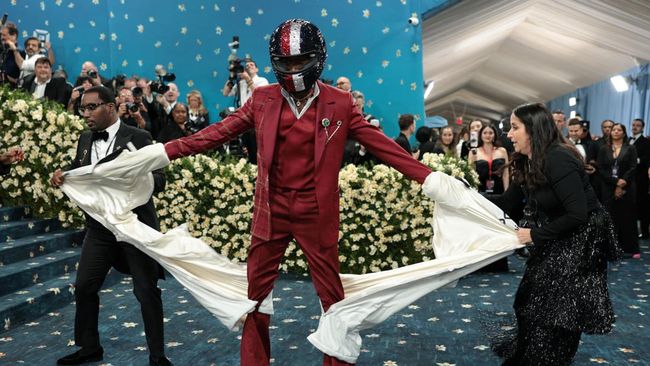 Potret Nyentrik Seleb Dunia di Met Gala 2025, Siapa Favoritmu?