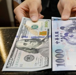 Asia Ugal-ugalan Tendang Dolar: RI Hebat, Taiwan Terkuat 37 Tahun