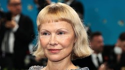 Gaya Rambut Bob Pendek Pamela Anderson Jadi Simbol Pejuang Feminin