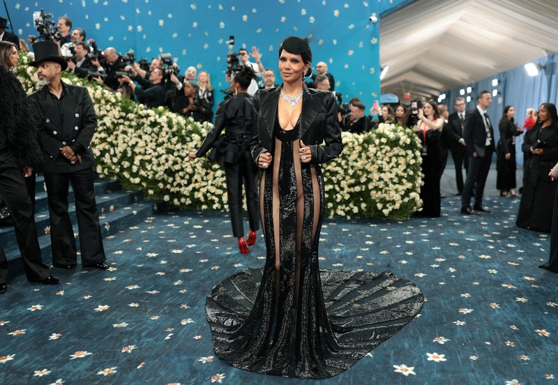 Damson Idris berpose selama Met Gala, gala penggalangan dana tahunan yang diadakan untuk kepentingan Institut Kostum Museum Seni Metropolitan dengan tema tahun ini 'Superfine: Tailoring Black Style,' di New York City, New York, AS, 5 Mei 2025. Damson Idris berpose selama Met Gala, gala penggalangan dana tahunan yang diadakan untuk kepentingan Institut Kostum Museum Seni Metropolitan dengan tema tahun ini 'Superfine: Tailoring Black Style,' di New York City, New York, AS, 5 Mei 2025. (REUTERS/Mario Anzuoni)