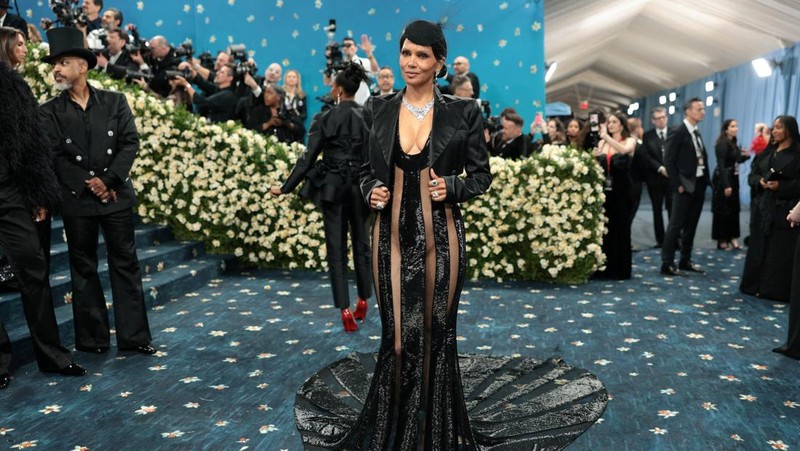 Damson Idris berpose selama Met Gala, gala penggalangan dana tahunan yang diadakan untuk kepentingan Institut Kostum Museum Seni Metropolitan dengan tema tahun ini 'Superfine: Tailoring Black Style,' di New York City, New York, AS, 5 Mei 2025. (REUTERS/Mario Anzuoni)