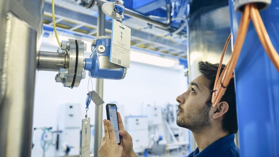 Ilustrasi implementasi perangkat pintar Endress+Hauser untuk mendorong Industry 4.0. (Dok. Enderas+Hauser)
