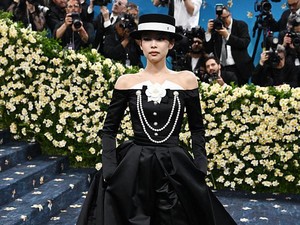 Video: Debut Lisa hingga Gaya Jennie, Rose dan S.Coups di Met Gala 2025