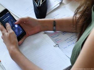 Jerman Bakal Larang Pelajar Ber-Handphone Ria di Sekolah?