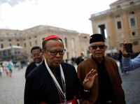 Hadiri Sidang Konklaf, Momen Kardinal Suharyo Tiba di Vatikan
