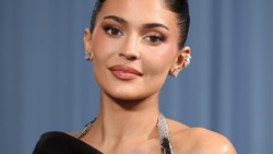 Gaya Seksi Kylie Jenner di Pernikahan Jeff Bezos Dianggap Menyalahi Etika
