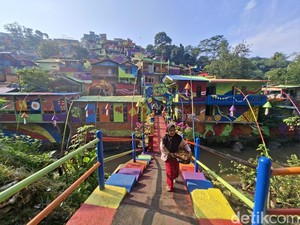 Lembur Katumbiri Bandung, Kampung Warna-warni di Tepi Cikapundung