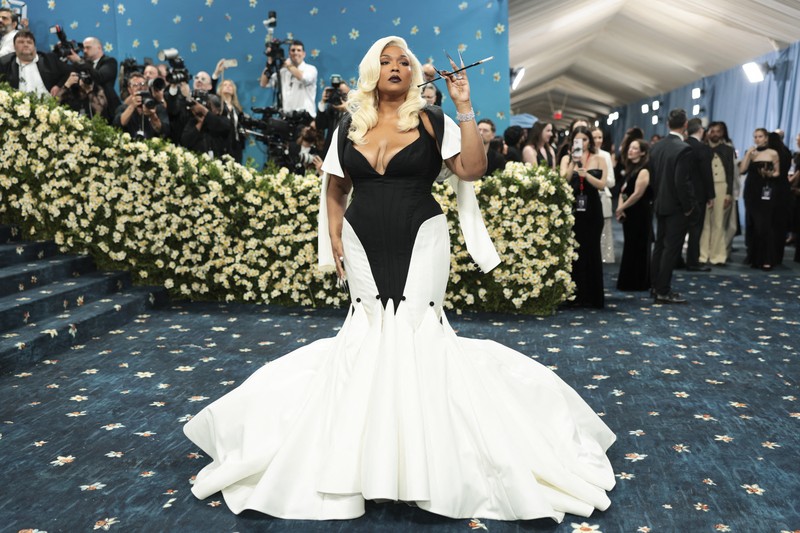 Damson Idris berpose selama Met Gala, gala penggalangan dana tahunan yang diadakan untuk kepentingan Institut Kostum Museum Seni Metropolitan dengan tema tahun ini 'Superfine: Tailoring Black Style,' di New York City, New York, AS, 5 Mei 2025. (REUTERS/Mario Anzuoni)