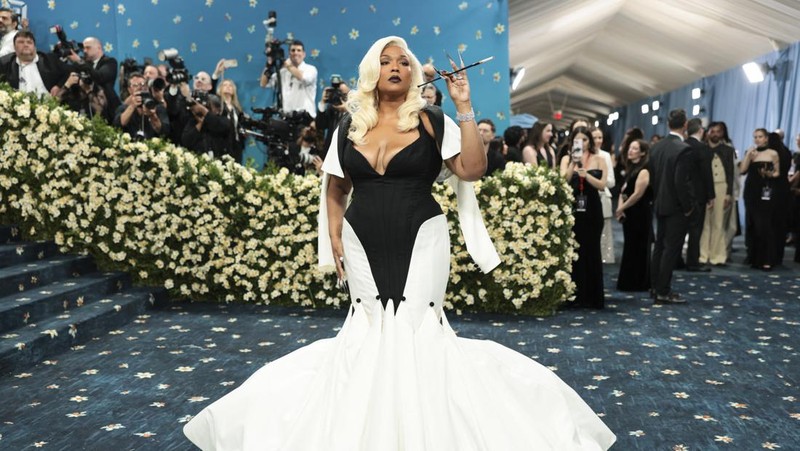 Damson Idris berpose selama Met Gala, gala penggalangan dana tahunan yang diadakan untuk kepentingan Institut Kostum Museum Seni Metropolitan dengan tema tahun ini 'Superfine: Tailoring Black Style,' di New York City, New York, AS, 5 Mei 2025. (REUTERS/Mario Anzuoni)