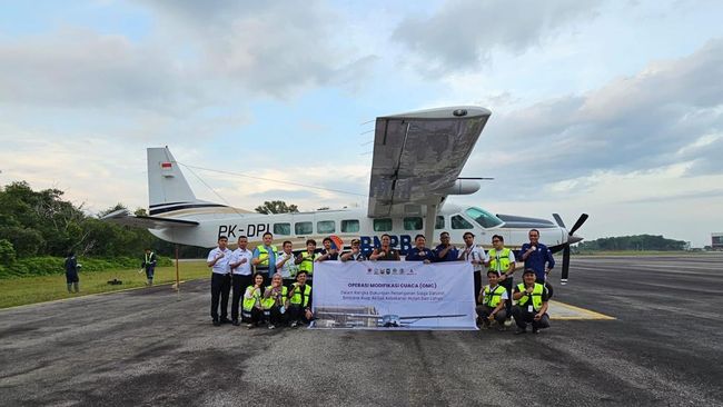 Langit Riau Diguyur Berton-ton Garam Selama 7 Hari, Ada Apa?