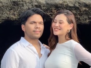 Detail Produk Riasan Flawless Aaliyah Massaid di Pemotretan Maternity