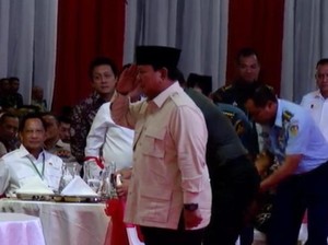 Prabowo Beri Hormat ke Try Sutrisno di Halalbihalal Purnawirawan TNI-Polri