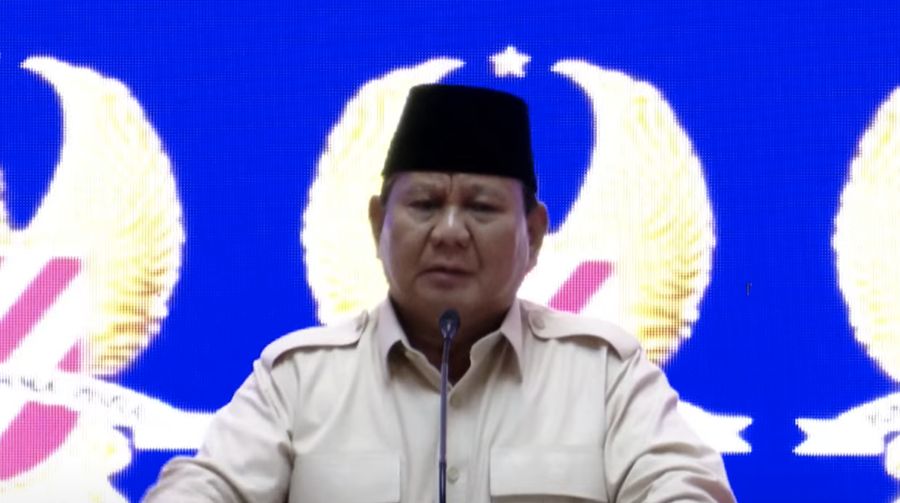 Presiden Prabowo Subianto saat menghadiri acara Halal Bihalal Presiden RI Bersama Purnawirawan TNI AD dan Keluarga Besar TNI-POLRI, Selasa (6/5/2025). (YouTube/Sekretariat Presiden)