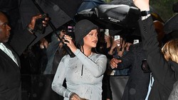 Perut Besar Rihanna Jadi Sorotan di MET Gala 2025, Hamil Anak Ke-3?