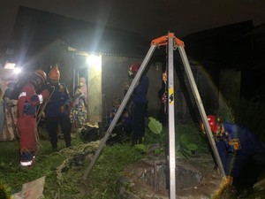 Ular Sanca 3 Meter Masuk Sumur Warga di Bogor, Damkar Evakuasi