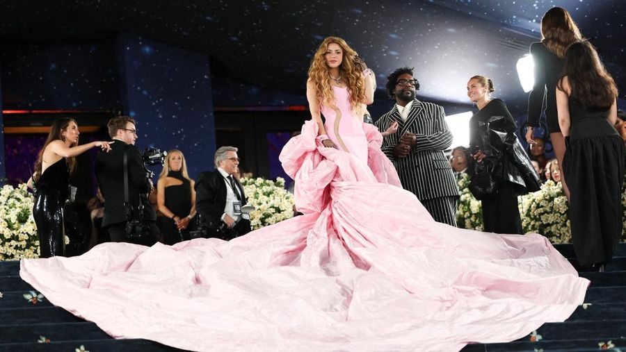 Lisa menghadiri Met Gala 2025 bertajuk 