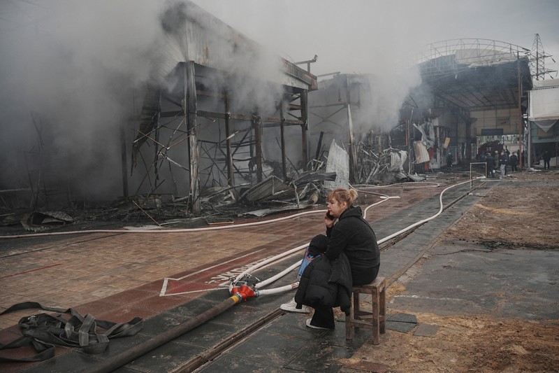 Suasana lokasi pasar Barabashovo yang terkena serangan pesawat nirawak Rusia di Kharkiv, Ukraina, Selasa (6/5/2025). (REUTERS/Viktoriia Yakymenko) Suasana lokasi pasar Barabashovo yang terkena serangan pesawat nirawak Rusia di Kharkiv, Ukraina, Selasa (6/5/2025). (REUTERS/Viktoriia Yakymenko)
