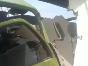 Truk Tanah di Palembang Tersenggol Kereta, Hantam Bengkel Warga