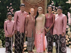 Kain Batik dan Gaun Pengantin Luna Maya, Simbol Cinta untuk Mendiang Ayah Kain Batik dan Gaun Pengantin Luna Maya, Simbol Cinta untuk Mendiang Ayah