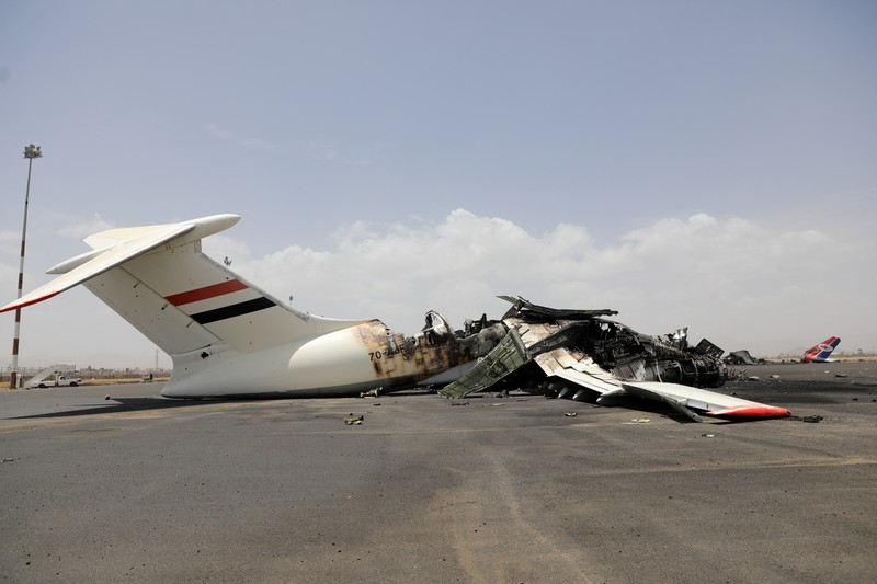 Kondisi pesawat yang hancur setelah serangan udara Israel di Bandara Internasional Sanaa, Yaman, Rabu (7/5/2025).(REUTERS/Khaled Abdullah) Kondisi pesawat yang hancur setelah serangan udara Israel di Bandara Internasional Sanaa, Yaman, Rabu (7/5/2025).(REUTERS/Khaled Abdullah)