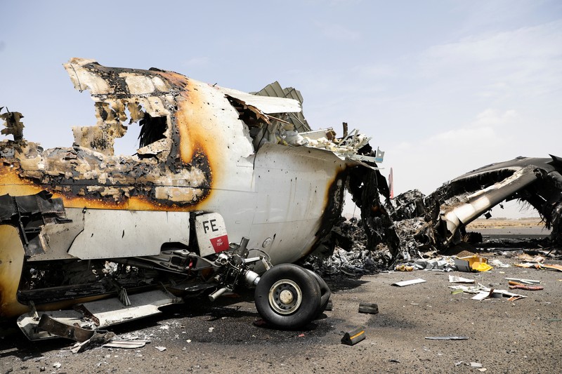 Kondisi pesawat yang hancur setelah serangan udara Israel di Bandara Internasional Sanaa, Yaman, Rabu (7/5/2025).(REUTERS/Khaled Abdullah) Kondisi pesawat yang hancur setelah serangan udara Israel di Bandara Internasional Sanaa, Yaman, Rabu (7/5/2025).(REUTERS/Khaled Abdullah)