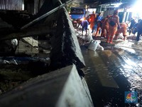 Penampakan Horor, Tembok Beton Roboh Dihantam Hujan Deras di Kalibata