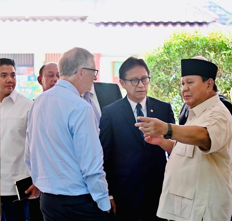 Menteri Kesehatan Budi Gunadi Sadikin mendampingi Presiden Prabowo Subianto dan Bill Gates dalam peninjauan program Cek Kesehatan Gratis di SDN Jati 3 Pulo Asem. (Instagram/bgsadikin) Menteri Kesehatan Budi Gunadi Sadikin mendampingi Presiden Prabowo Subianto dan Bill Gates dalam peninjauan program Cek Kesehatan Gratis di SDN Jati 3 Pulo Asem. (Instagram/bgsadikin)
