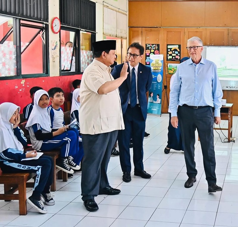 Menteri Kesehatan Budi Gunadi Sadikin mendampingi Presiden Prabowo Subianto dan Bill Gates dalam peninjauan program Cek Kesehatan Gratis di SDN Jati 3 Pulo Asem. (Instagram/bgsadikin) Menteri Kesehatan Budi Gunadi Sadikin mendampingi Presiden Prabowo Subianto dan Bill Gates dalam peninjauan program Cek Kesehatan Gratis di SDN Jati 3 Pulo Asem. (Instagram/bgsadikin)