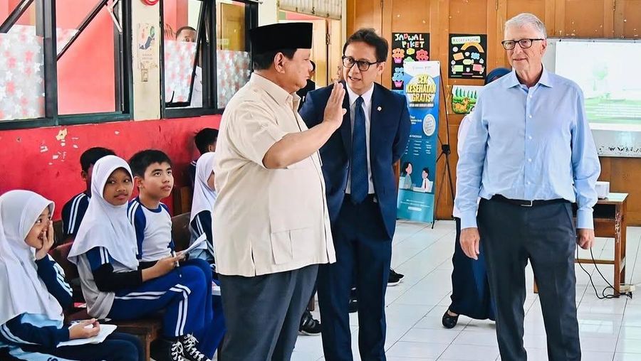 Menteri Kesehatan Budi Gunadi Sadikin mendampingi Presiden Prabowo Subianto dan Bill Gates dalam peninjauan program Cek Kesehatan Gratis di SDN Jati 3 Pulo Asem. (Instagram/bgsadikin) Menteri Kesehatan Budi Gunadi Sadikin mendampingi Presiden Prabowo Subianto dan Bill Gates dalam peninjauan program Cek Kesehatan Gratis di SDN Jati 3 Pulo Asem. (Instagram/bgsadikin)
