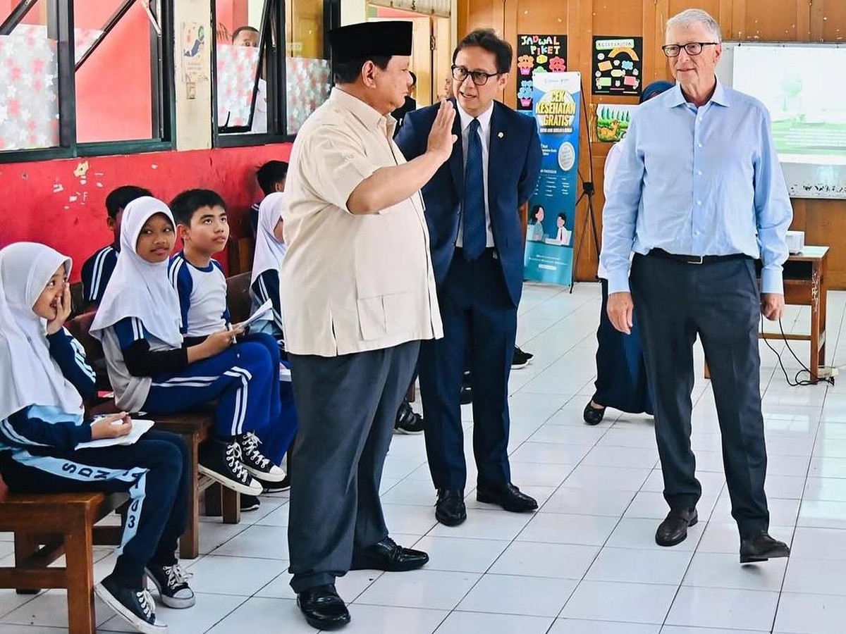 Profesi yang Aman dari AI Menurut Bill Gates: Programmer dan Ahli Biologi