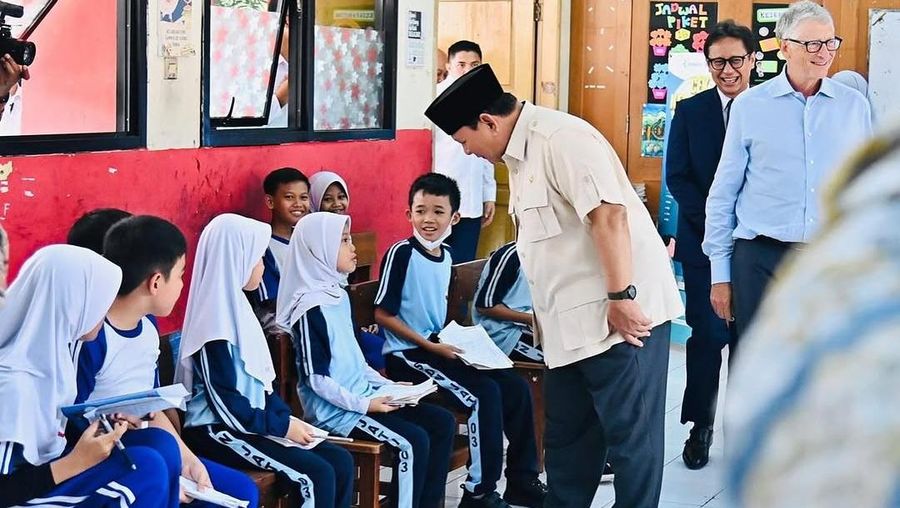 Menteri Kesehatan Budi Gunadi Sadikin mendampingi Presiden Prabowo Subianto dan Bill Gates dalam peninjauan program Cek Kesehatan Gratis di SDN Jati 3 Pulo Asem. (Instagram/bgsadikin) Menteri Kesehatan Budi Gunadi Sadikin mendampingi Presiden Prabowo Subianto dan Bill Gates dalam peninjauan program Cek Kesehatan Gratis di SDN Jati 3 Pulo Asem. (Instagram/bgsadikin)