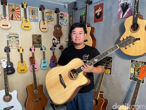 Modal Nol Rupiah, Pria Ini Raup Puluhan Juta dari Jualan Gitar Mandalika!
