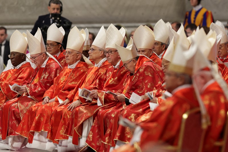 Para kardinal menghadiri Misa Kudus, yang dirayakan untuk pemilihan paus baru di Basilika Santo Petrus, di Vatikan, Rabu (7/5/2025). (REUTERS/Murad Sezer) Para kardinal menghadiri Misa Kudus, yang dirayakan untuk pemilihan paus baru di Basilika Santo Petrus, di Vatikan, Rabu (7/5/2025). (REUTERS/Murad Sezer)