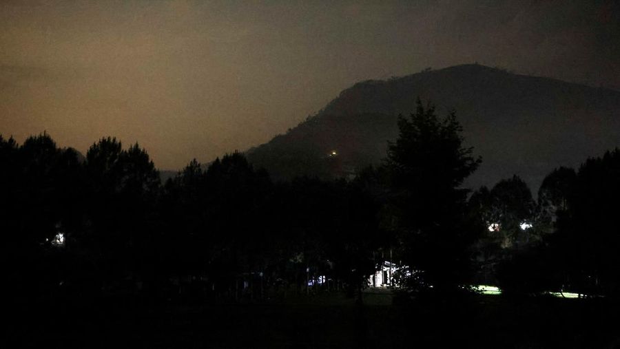 India resmi melancarkan serangan ke Pakistan, Rabu (7/5/2025). Secara rinci, India menyerang sembilan lokasi di Pakistan dan Kashmir Pakistan, India resmi melancarkan serangan ke Pakistan, Rabu (7/5/2025). Secara rinci, India menyerang sembilan lokasi di Pakistan dan Kashmir Pakistan, (Tangkapan Layar Video Telegram/بیسیمچی مدیا)