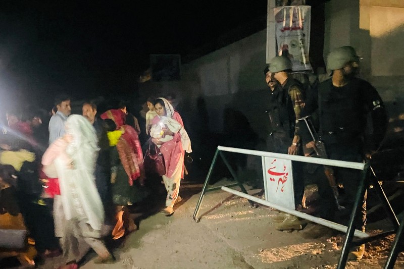 India resmi melancarkan serangan ke Pakistan, Rabu (7/5/2025). Secara rinci, India menyerang sembilan lokasi di Pakistan dan Kashmir Pakistan, India resmi melancarkan serangan ke Pakistan, Rabu (7/5/2025). Secara rinci, India menyerang sembilan lokasi di Pakistan dan Kashmir Pakistan, (Tangkapan Layar Video Telegram/بیسیمچی مدیا)