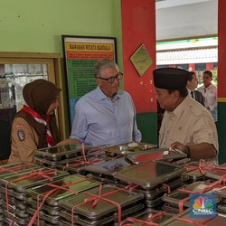 Prabowo dan Bill Gates 'Blusukan' Cek MBG di SDN 03 Pulo Gadung Jaktim