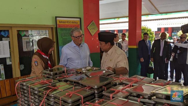 Prabowo dan Bill Gates 'Blusukan' Cek MBG di SDN 03 Pulo Gadung Jaktim