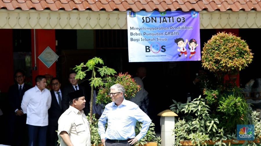 Sejumlah siswa saat mengikuti pelaksanaan program Makan Bergizi Gratis (MBG) di SDN Jati 03 Pagi, Pulo Gadung, Jakarta Timur, Rabu, (7/5/2025). Sejumlah siswa saat mengikuti pelaksanaan program Makan Bergizi Gratis (MBG) di SDN Jati 03 Pagi, Pulo Gadung, Jakarta Timur, Rabu, (7/5/2025). (CNBC Indonesia/Muhammad Sabki)