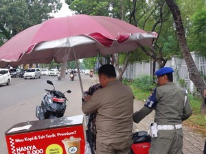 Pedagang Kopi Keliling yang Menjamur di Jalan Pom IX Palembang Ditertibkan!