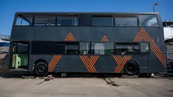 Gokil! Bus Dua Tingkat Disulap Jadi Rumah Layak Huni