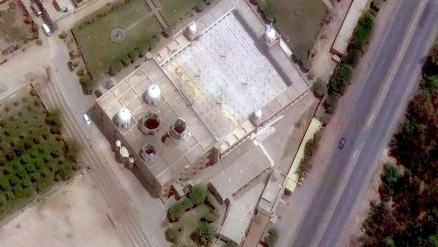 Citra satelit yang dirilis pada hari Rabub (7/5) kemarin, menunjukkan tingkat kerusakan akibat dua serangan rudal India di Pakistan. (Maxar Technologies/Handout via REUTERS) Citra satelit yang dirilis pada hari Rabub (7/5) kemarin, menunjukkan tingkat kerusakan akibat dua serangan rudal India di Pakistan. (Maxar Technologies/Handout via REUTERS)