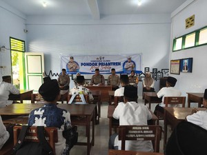 Satlantas Polres Blitar Ajak Santri Patuh Berlalu Lintas