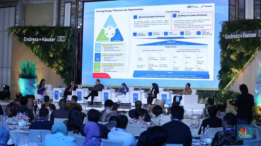 Presiden Direktur Endress+Hauser Indonesia, Henry Chia menyampaikan pemaparan dalam acara Endress+Hauser Indonesia Sustainability Recognition Forum 2025 di Jakarta, Kamis (8/5/2025). (CNBC Indonesia/Tri Susilo) Presiden Direktur Endress+Hauser Indonesia, Henry Chia menyampaikan pemaparan dalam acara Endress+Hauser Indonesia Sustainability Recognition Forum 2025 di Jakarta, Kamis (8/5/2025). (CNBC Indonesia/Tri Susilo)